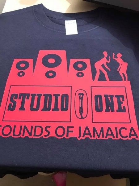 Studio One T-Shirt Navy & Red
